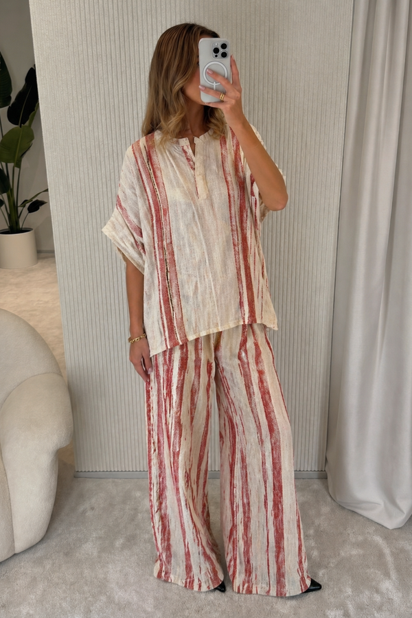 Taís - Conjunto Elegante Riscas Vermelhas