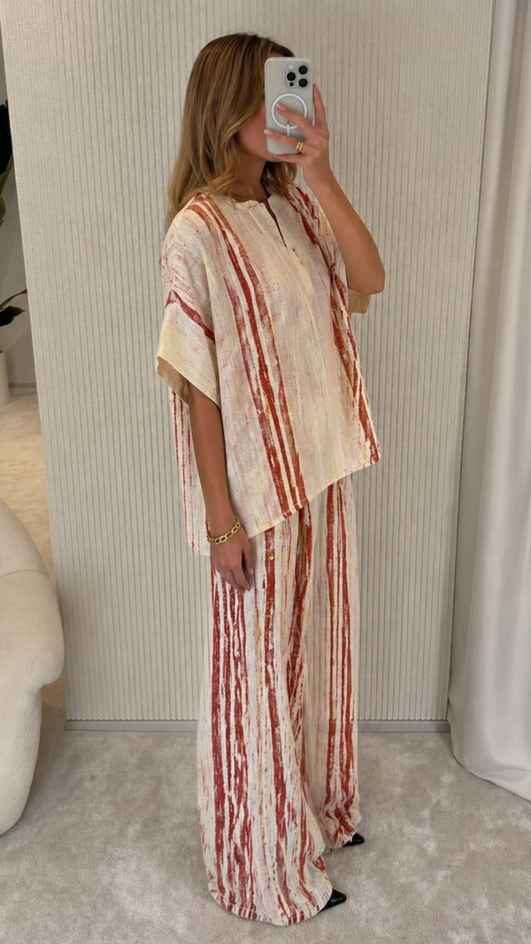 Taís - Conjunto Elegante Riscas Vermelhas
