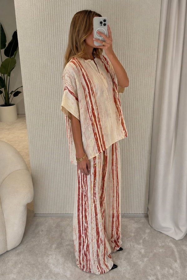 Taís - Conjunto Elegante Riscas Vermelhas