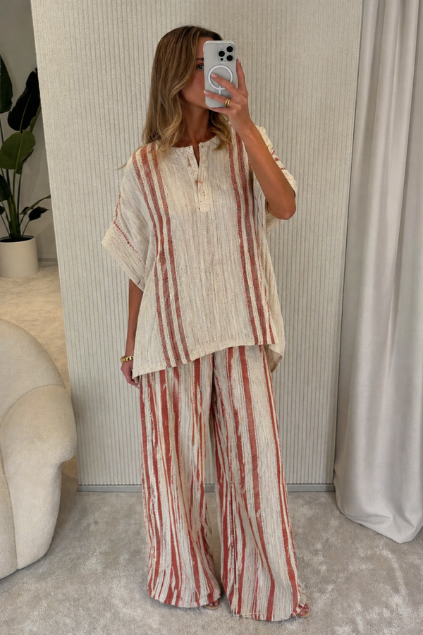Taís - Conjunto Elegante Riscas Vermelhas