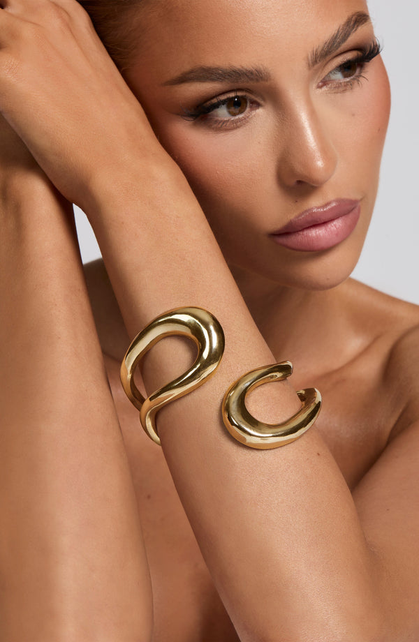 Nevesta – Goldenes Armband